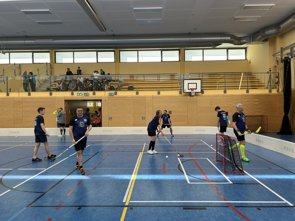 Wettkampf - Floorball Spieler in Aktion